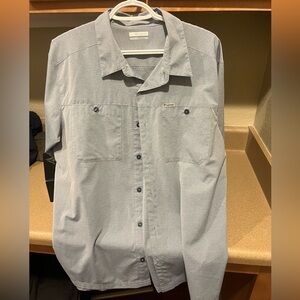 Columbia light blue men’s button down 
Size : large